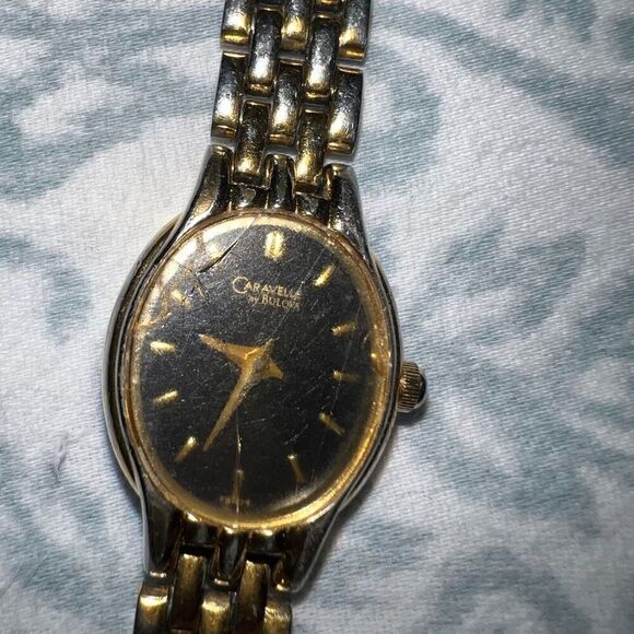 Bulova watch women’s style thin clock gold - Picture 3 of 4